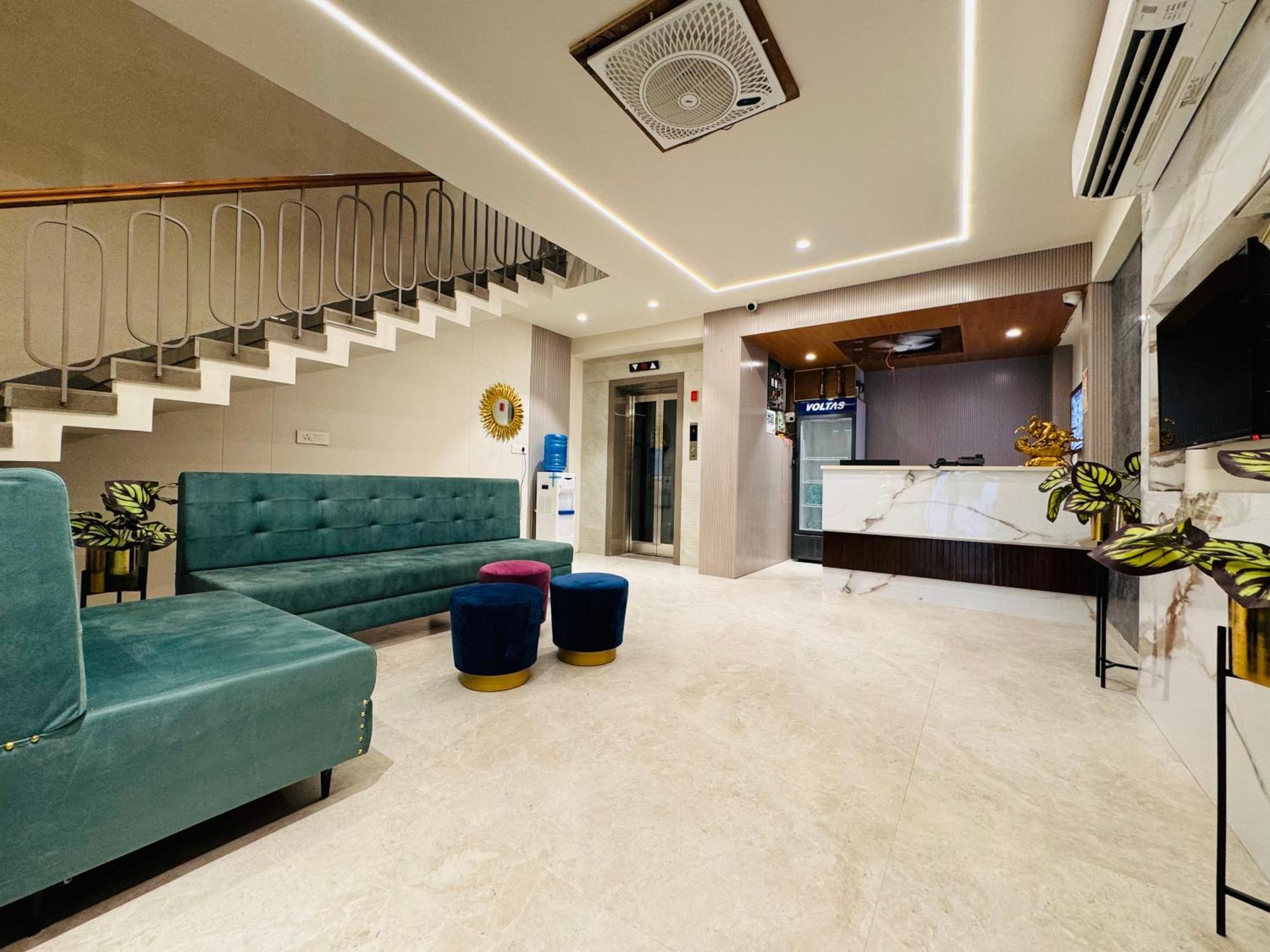 Hotel Rudhav Palace اوجاين المظهر الخارجي الصورة
