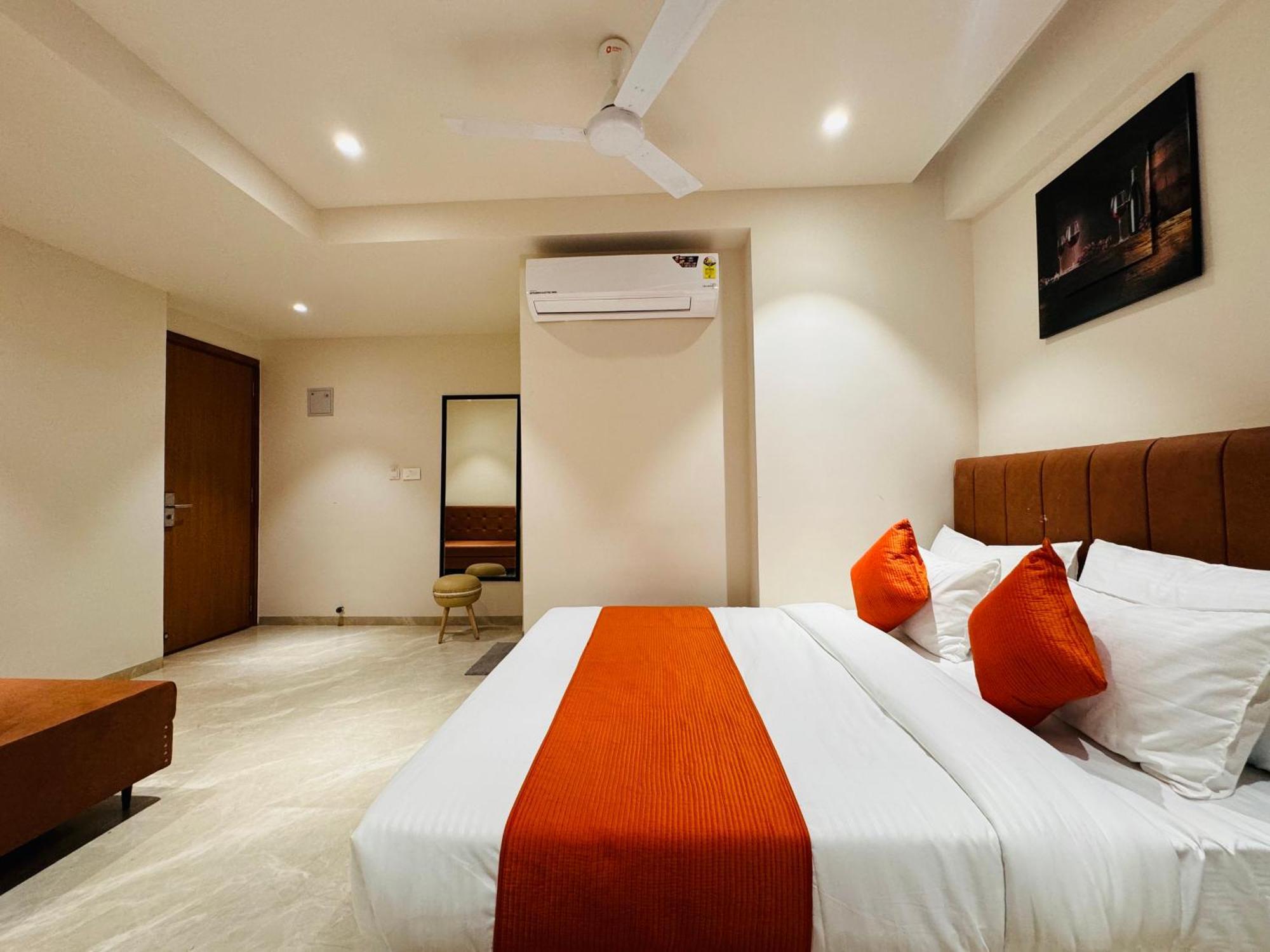Hotel Rudhav Palace اوجاين المظهر الخارجي الصورة